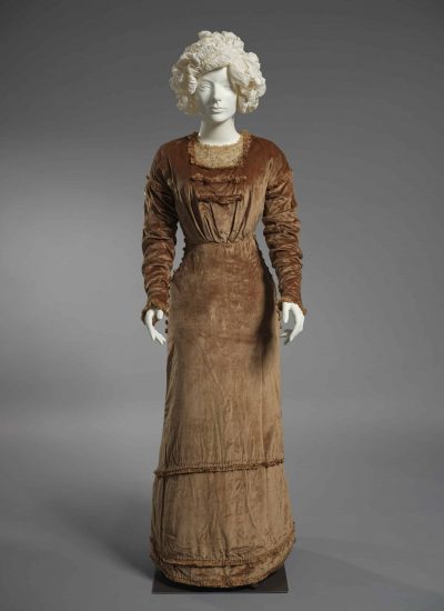 Dress:
American
c. 1910
Silk, cotton, buttons, fringe, metal closures
Gift of Helen Chester