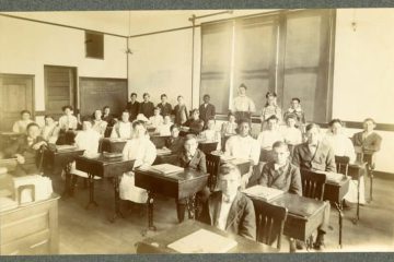 Greenwich Historical Society. Oversized Photographs, Box 6 "Schools - Class Groups". Classroom in unidentified school [5"x8", A.1996.009]